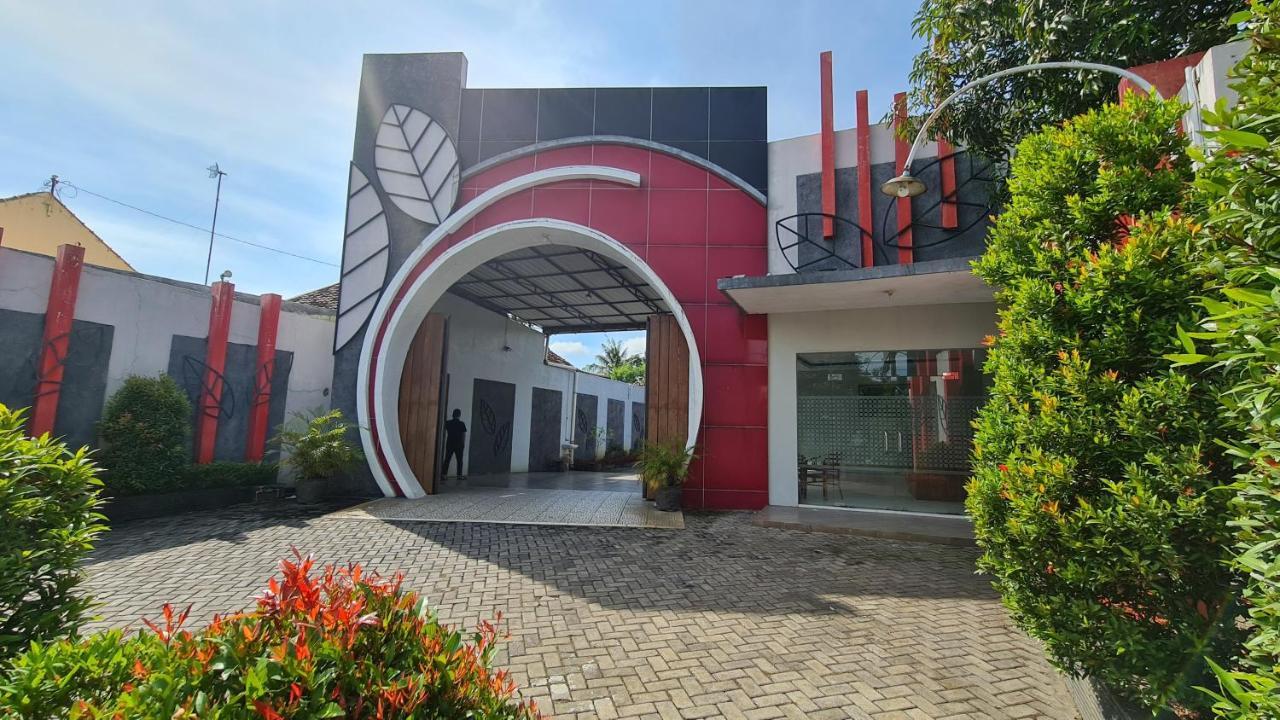 Oyo 90831 Hotel Gardenia Prambanan Solo Εξωτερικό φωτογραφία